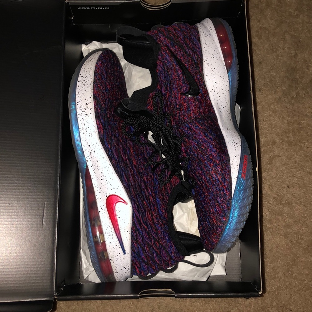 Lebron 15 low “Supernova”